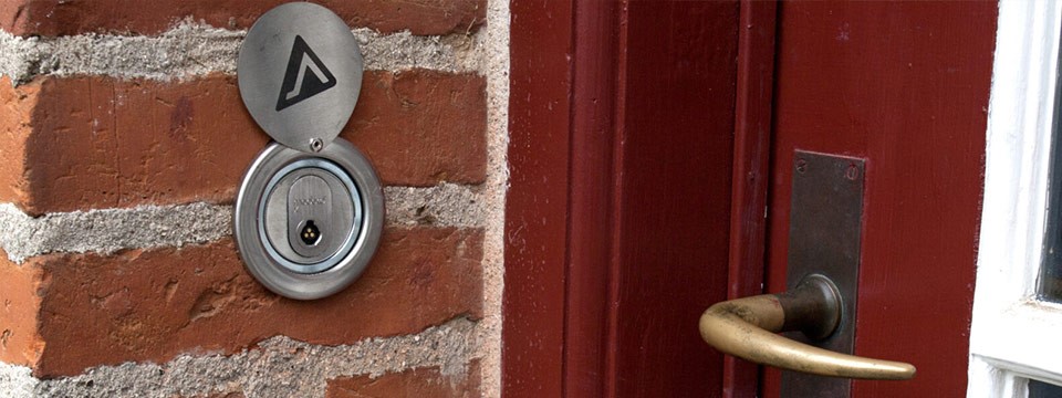 Mekanisk låsesystem til dør